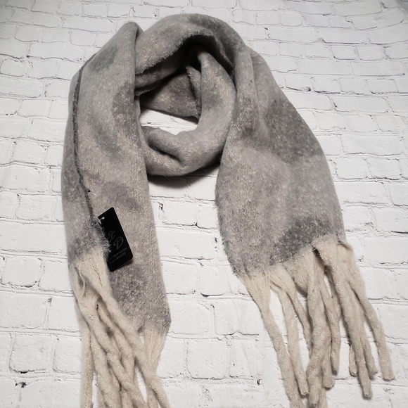 Women's chunky scarf. - Picture 2 of 6